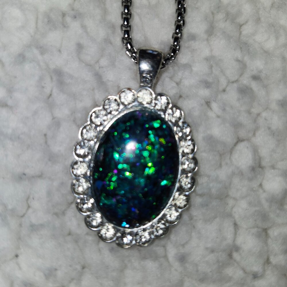Womens costume jewelry necklace